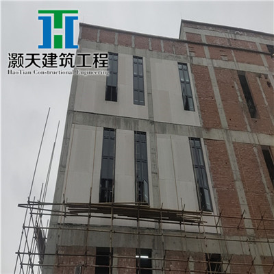 泄爆墙龙骨及泄爆板的排布，保证墙体的稳定性的同时实现泄压功能