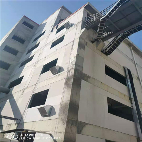 泄爆墙施工现场安全措施问题